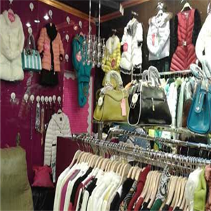 意外金喜 鞋帽零售新風(fēng)尚，加盟合作創(chuàng)共贏